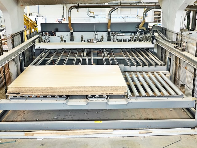 Plattensäge mit automatischer Beschickung SELCO WNT 610
