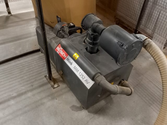 Centro de mecanizado con automatización. BIESSE + KUKA ROVER A + KR210 R3100