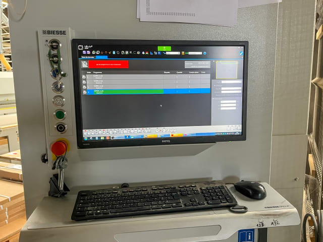 Centrum obróbcze z automatyzacją BIESSE + KUKA ROVER A + KR210 R3100