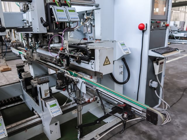 Aвтоматический дыропробивной станок WEEKE BST 500