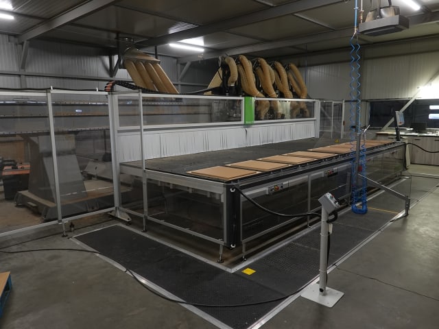 Centro di lavoro con piano NESTING BIESSE EXCEL