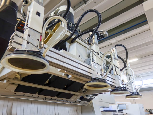 Centro di lavoro con piano NESTING SCM ACCORD 40