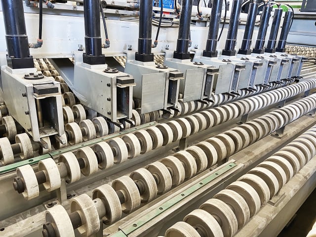 Seccionadoras Angulares SELCO WNAR 600 SHUTTLE SYSTEM