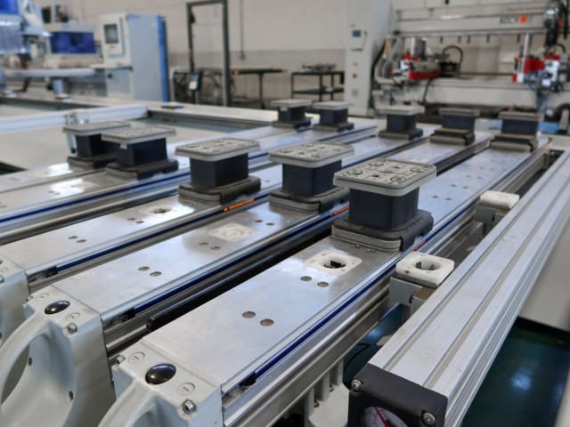 CNC Machine Centers With Pod And Rail WEEKE VENTURE 15XXL