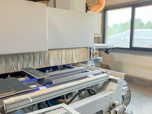 CNC Machine Centers With Pod And Rail WEEKE BMG 311/42/K VENTURE