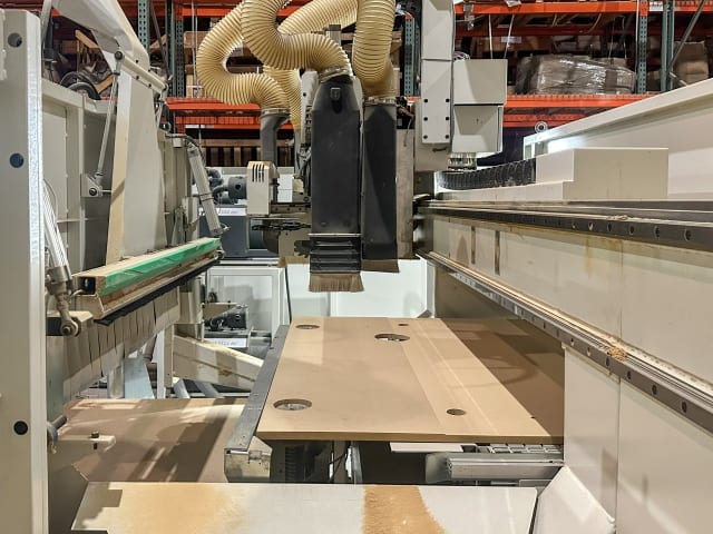 Centro di lavoro con piano NESTING SCM M600 F