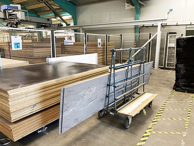 Beam panel saw with automatic warehouse HOLZMA HPP 380/43/43 + TLF