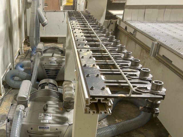 Centro di lavoro con piano NESTING SCM MORBIDELLI N200