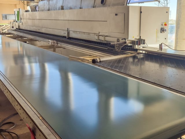 Plaqueuses de chants unilaterales avec automatisation HOMAG + LIGMATECH KAL 310 + ZHR 05