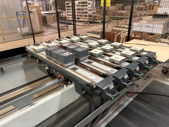 CNC Machine Centres For Routing, Drilling And Edgebanding. BIESSE Rover C EDGE 6.65