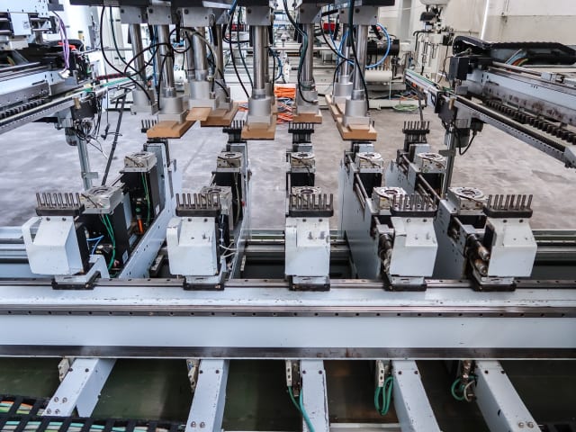 Aвтоматический дыропробивной станок WEEKE BST 500