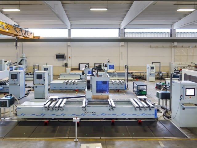 CNC Machine Centers With Pod And Rail WEEKE VENTURE 4XL