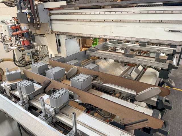 CNC Machine Centres For Routing, Drilling And Edgebanding. BIESSE ROVER A 1332 ATS EDGE