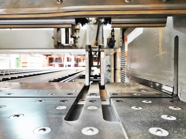Plattensäge mit automatischer Beschickung SELCO WNT 610