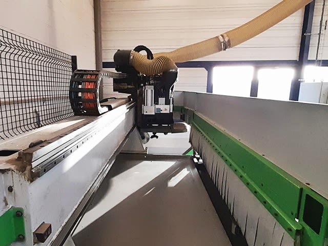 Centre d'usinage avec table NESTING BIESSE ROVER A 2264 G FT