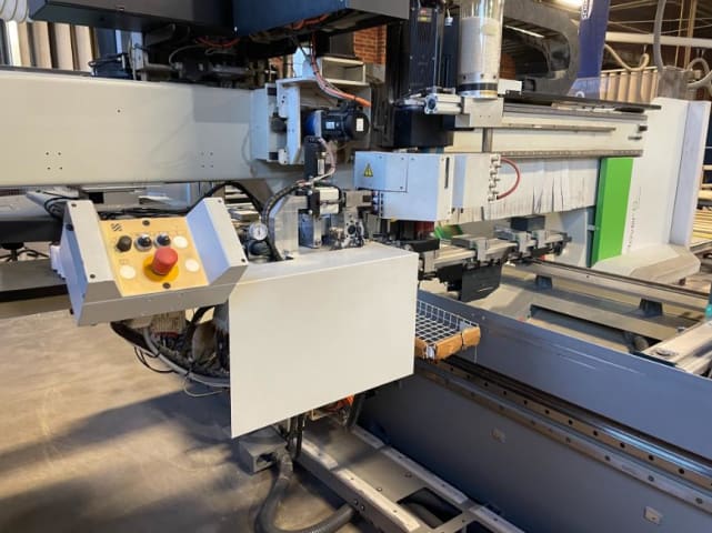 CNC Machine Centres For Routing, Drilling And Edgebanding. BIESSE Rover B Edge 1667