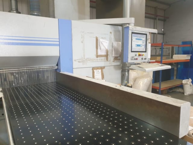 前上料裁板锯机 HOLZMA HPP530/32/32/P