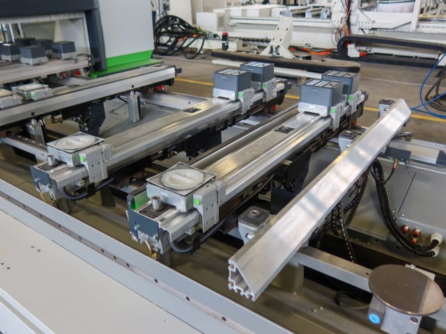 Centro di lavoro a 5 assi BIESSE ROVER A 1532