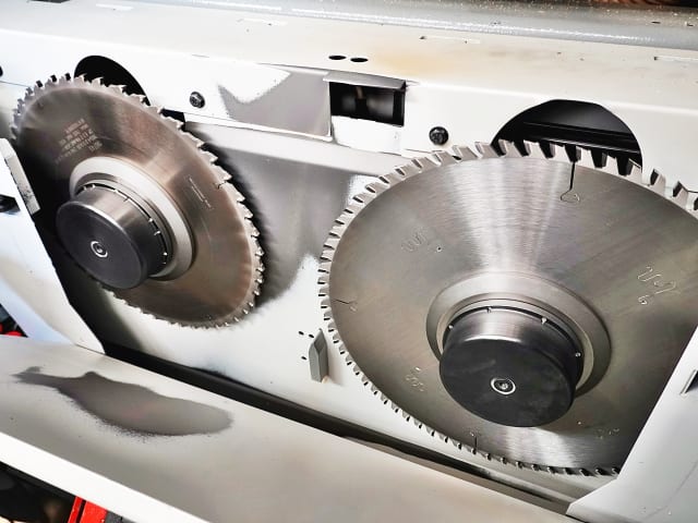 Plattensäge mit automatischer Beschickung SELCO WNT 610