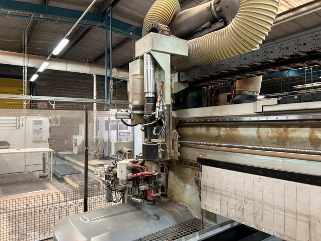 CNC Machine Centres For Routing, Drilling And Edgebanding. BIESSE Rover C EDGE 6.65