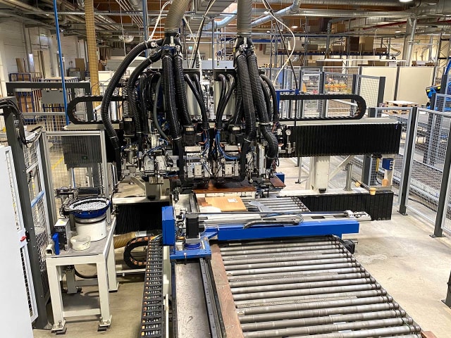 钻孔与嵌入生产线 PRIESS BAT-DTW-CNC