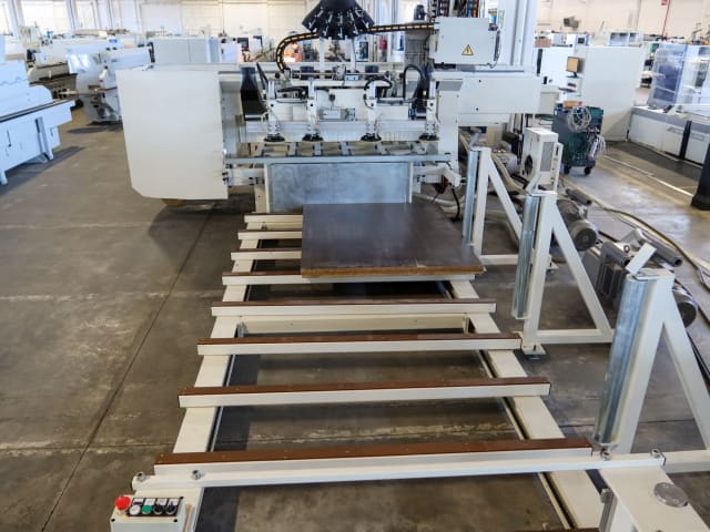CNC Machine Center with NESTING Table SCM ACCORD 40
