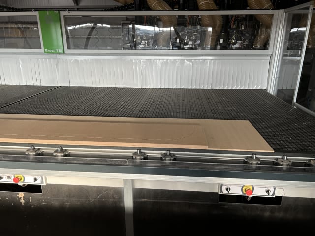 Centro di lavoro con piano NESTING BIESSE EXCEL