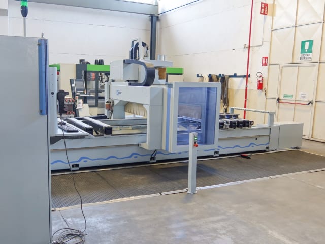 CNC Machine Centers With Pod And Rail WEEKE BMG 211 / VENTURE 220L