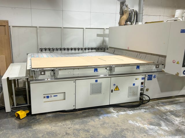Centro di lavoro con piano NESTING SCM MORBIDELLI N200