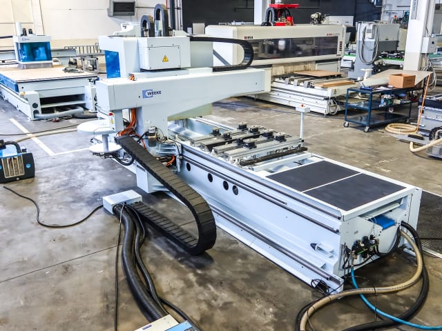 CNC Machine Centres With Pod And Rail WEEKE VENTURE 5 L