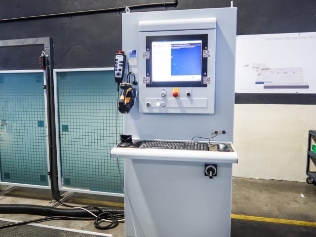CNC Machine Centers With Pod And Rail WEEKE VENTURE 3M