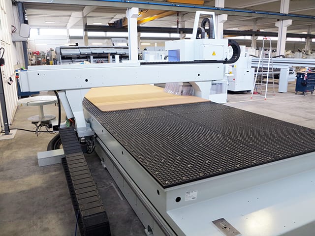 CNC Machine Center with NESTING Table WEEKE BHP 210