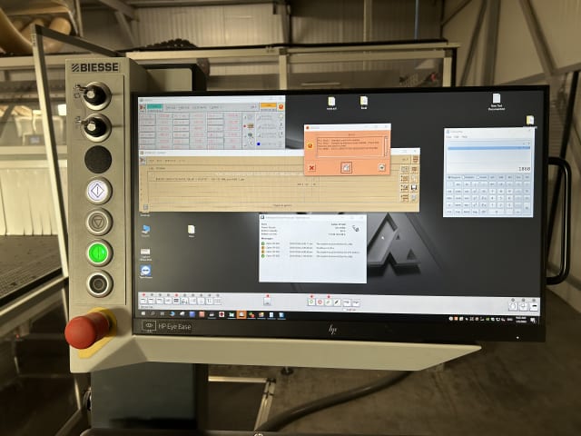 Centro di lavoro con piano NESTING BIESSE EXCEL