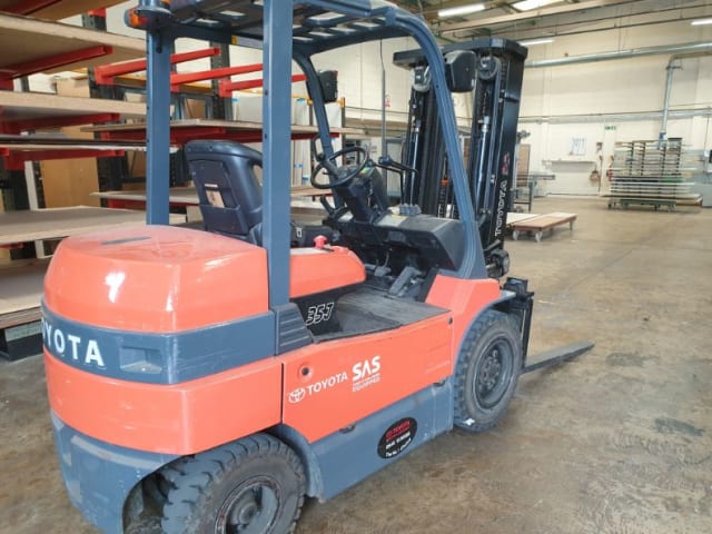 toyota - electric forklift 7-fbj-35 - fork lift truck per lavorazione legno