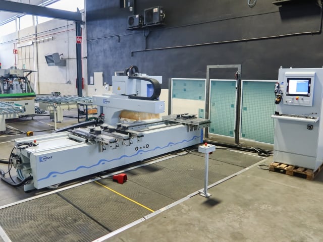 weeke - venture 3m - cnc machine centers with pod and rail per lavorazione legno