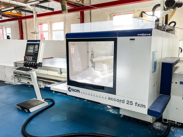 scm - accord 25 fxm - centro di lavoro con piano nesting per lavorazione legno
