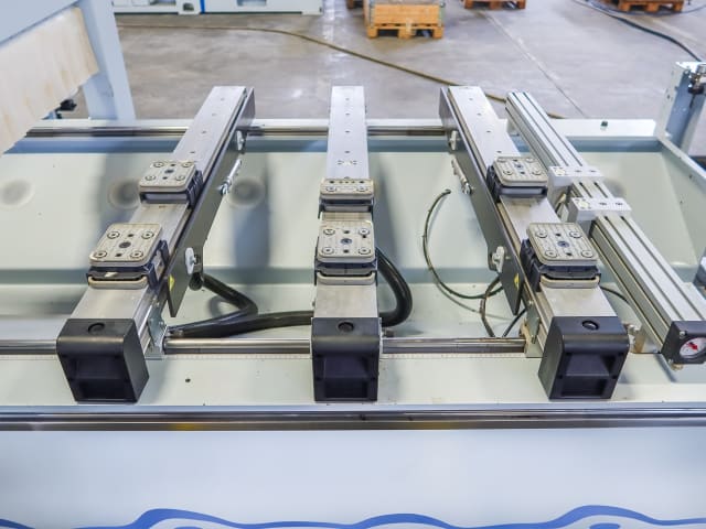 weeke - venture 109 m - cnc machine centers with pod and rail per lavorazione legno