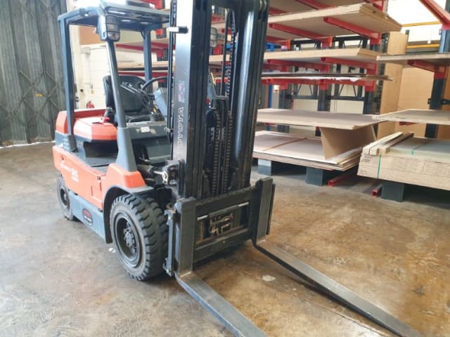 toyota - electric forklift 7-fbj-35 - fork lift truck per lavorazione legno