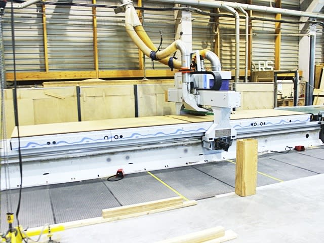 weeke - bhp 200 - обрабатывающий центр с рабочим столом nesting per lavorazione legno