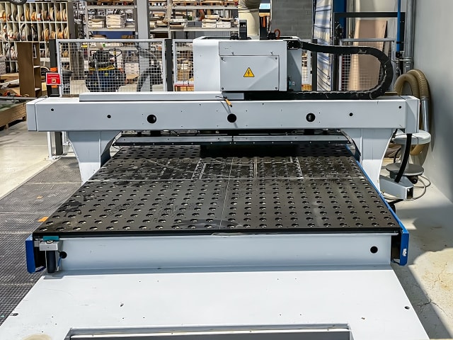 weeke - bhp 210 - cnc machine center with nesting table per lavorazione legno