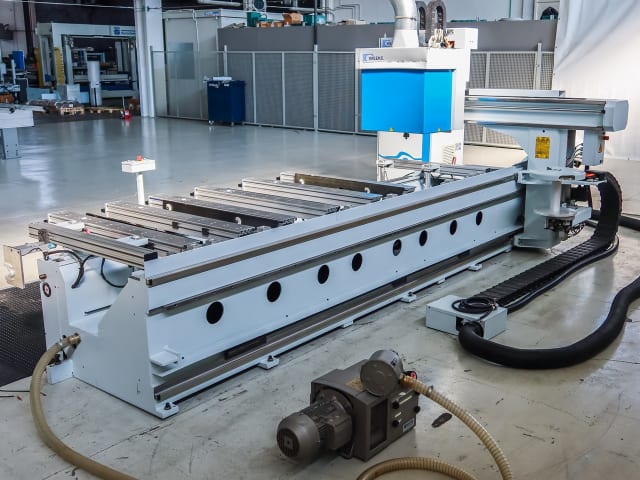 weeke - venture 3 - cnc machine centers with pod and rail per lavorazione legno