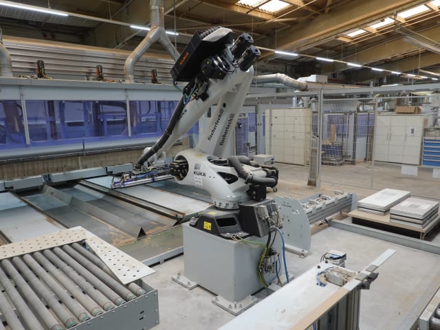 homag + kuka - bof 711 + kr 120 - bearbeitungszentrum mit automatisierung per lavorazione legno