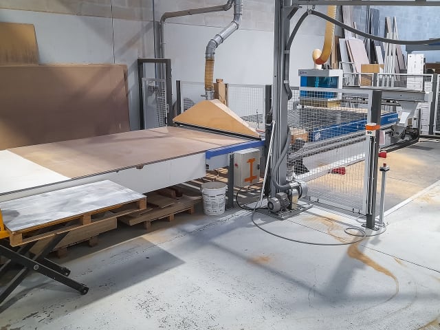 weeke - bhp 210 - обрабатывающий центр с рабочим столом nesting per lavorazione legno