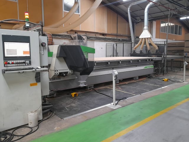 biesse - rover g 714 - centro di lavoro con piano nesting per lavorazione legno