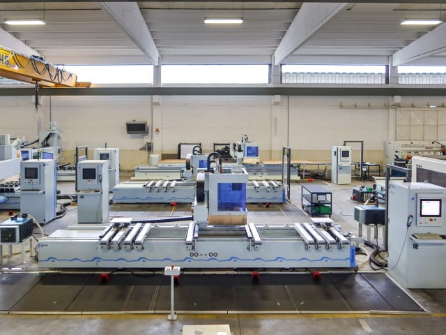 weeke - venture 4xl - cnc machine centres with pod and rail per lavorazione legno