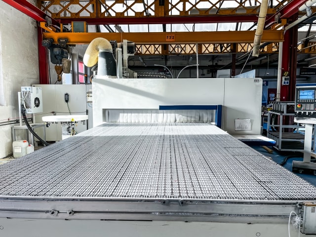 scm - accord 25 fxm - centro di lavoro con piano nesting per lavorazione legno
